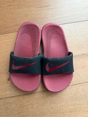 Nike Kids Maroon Footbed Black Strap Slide Sandals